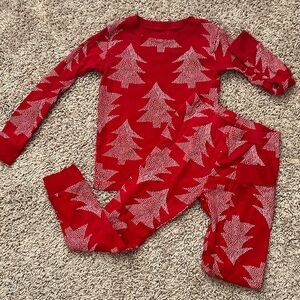 Barely worn- Carters-neutral gender size 6- seasonal pjs!